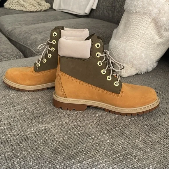NWT TIMBERLAND Waterproof Boots! - Picture 11 of 12
